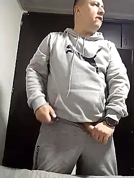 BigCristh79 online show from May 2026 07:33:02 PM