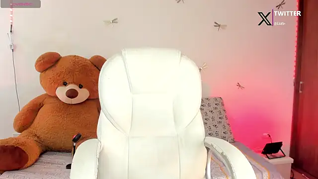 Snapshot of princessluna_19 chatting on November 2025 09:02:01 PM princessluna 19 online show from November 2025 09:02:01 PM