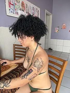 Snapshot of CamillyBlum chatting on October 2025 02:02:01 PM CamillyBlum online show from October 2025 02:02:01 PM