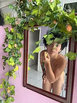 Snapshot of CamillyBlum chatting on October 2025 02:40:01 PM CamillyBlum online show from October 2025 02:40:01 PM