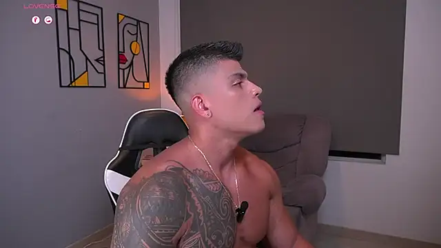 Snapshot of tyler_muscle1 chatting on April 2026 02:01:01 AM tyler muscle1 online show from April 2026 02:01:01 AM