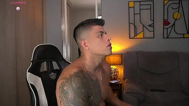 Snapshot of tyler_muscle1 chatting on April 2026 04:37:01 PM tyler muscle1 online show from April 2026 04:37:01 PM