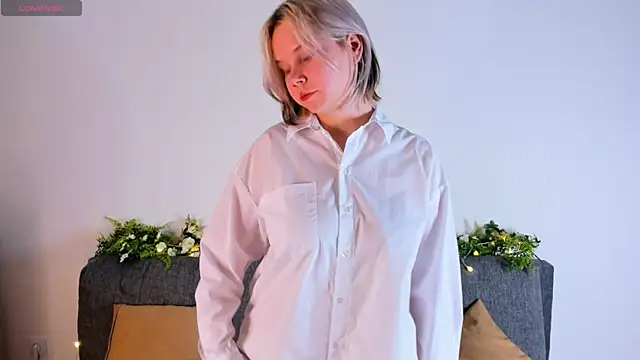 girlllsooft online show from September 2025 04:20:01 PM