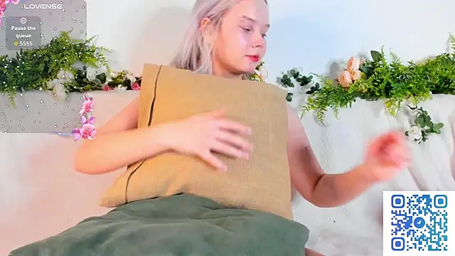 girlllsooft online show from October 2025 06:17:02 PM