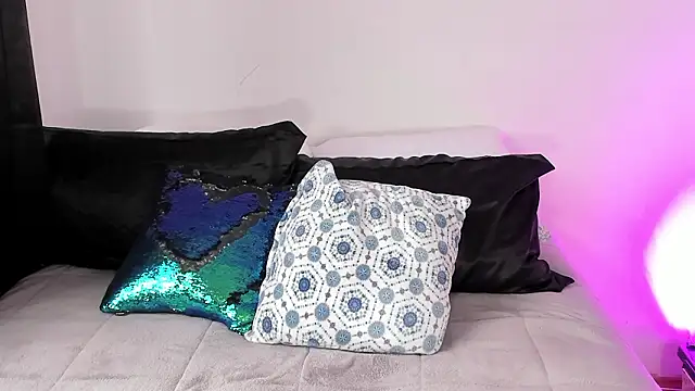 Snapshot of Londonttipton chatting on February 2026 07:31:02 PM Londonttipton online show from February 2026 07:31:02 PM