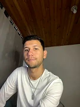 Michaell Spinelly online show from October 2025 06:52:01 PM