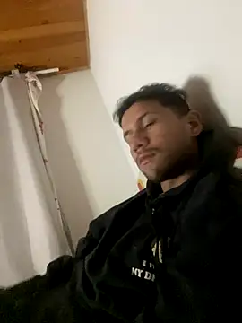 Michaell Spinelly online show from November 2025 01:08:02 AM