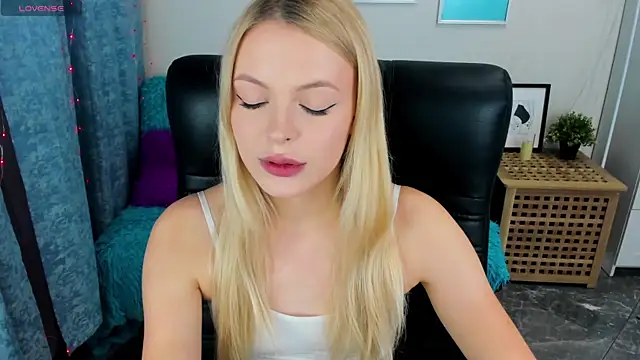 KatherineePierce online show from October 2025 04:59:02 PM