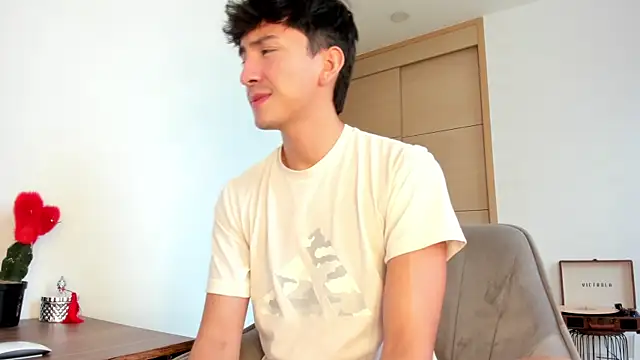 Snapshot of sweettaaron01 chatting on October 2025 05:44:02 PM sweettaaron01 online show from October 2025 05:44:02 PM