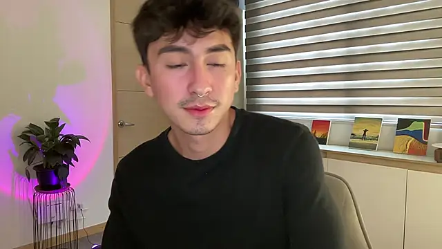 Snapshot of sweettaaron01 chatting on October 2025 06:27:01 PM sweettaaron01 online show from October 2025 06:27:01 PM