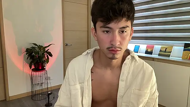 Snapshot of sweettaaron01 chatting on October 2025 05:35:01 PM sweettaaron01 online show from October 2025 05:35:01 PM