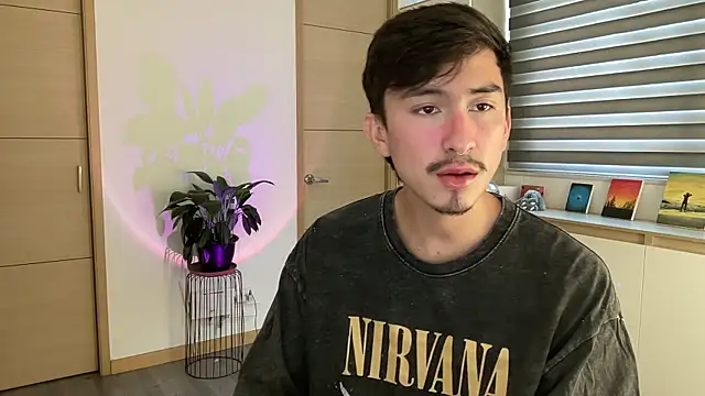 Snapshot of sweettaaron01 chatting on October 2025 05:40:02 PM sweettaaron01 online show from October 2025 05:40:02 PM