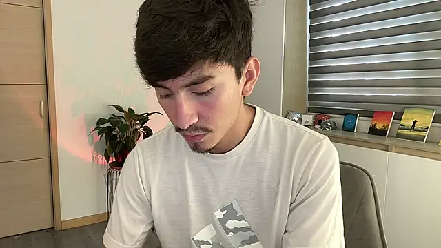 Snapshot of sweettaaron01 chatting on October 2025 05:15:02 PM sweettaaron01 online show from October 2025 05:15:02 PM