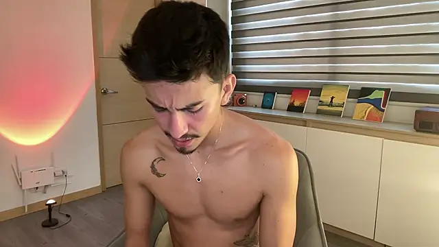 Snapshot of sweettaaron01 chatting on November 2025 05:13:01 PM sweettaaron01 online show from November 2025 05:13:01 PM