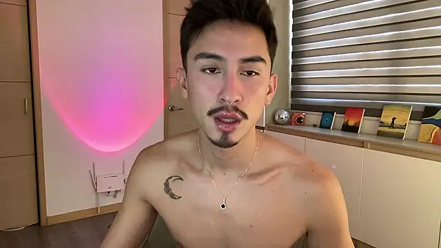 Snapshot of sweettaaron01 chatting on November 2025 05:19:01 PM sweettaaron01 online show from November 2025 05:19:01 PM