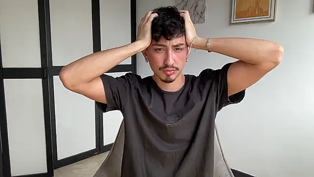 sweettaaron01 online show from February 2026 06:28:01 PM