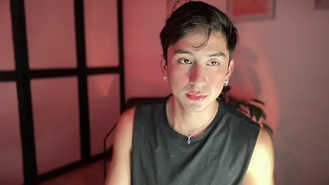 sweettaaron01 online show from April 2026 12:02:02 AM