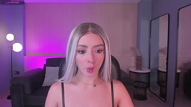 IsabellaMoreau online show from May 2026 07:52:02 PM
