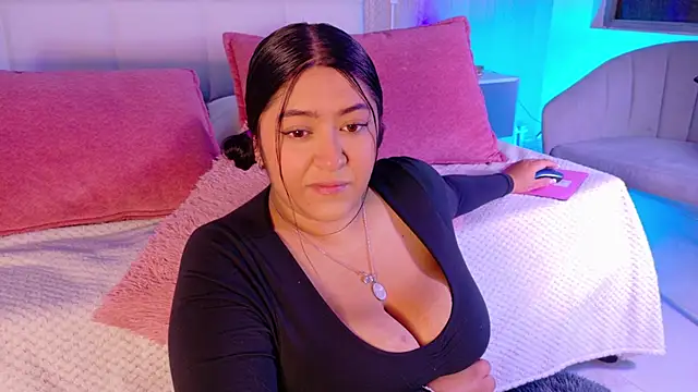 Snapshot of Leah_Bensson chatting on September 2025 02:50:02 PM Leah Bensson online show from September 2025 02:50:02 PM