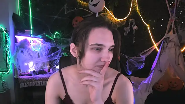 TessaMill online show from October 2025 09:13:01 AM