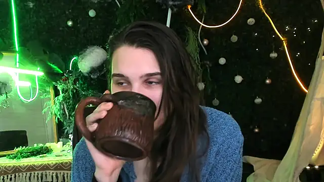 Snapshot of TessaMill chatting on February 2026 09:28:02 AM TessaMill online show from February 2026 09:28:02 AM