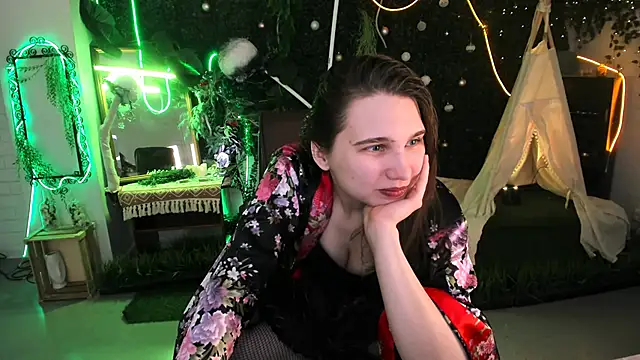 Snapshot of TessaMill chatting on February 2026 07:51:01 AM TessaMill online show from February 2026 07:51:01 AM