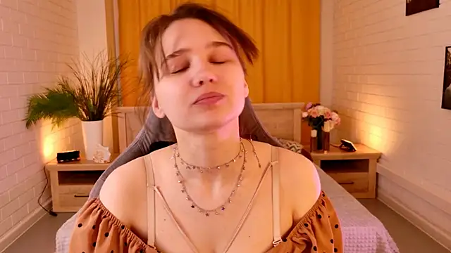 Snapshot of TessaMill chatting on March 2026 05:35:01 AM TessaMill online show from March 2026 05:35:01 AM