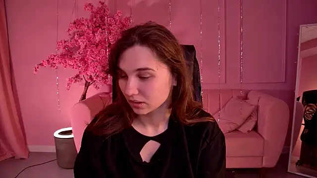 Snapshot of TessaMill chatting on March 2026 05:44:02 AM TessaMill online show from March 2026 05:44:02 AM