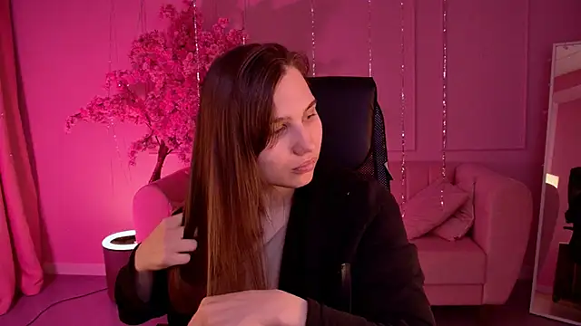 Snapshot of TessaMill chatting on March 2026 05:56:02 AM TessaMill online show from March 2026 05:56:02 AM