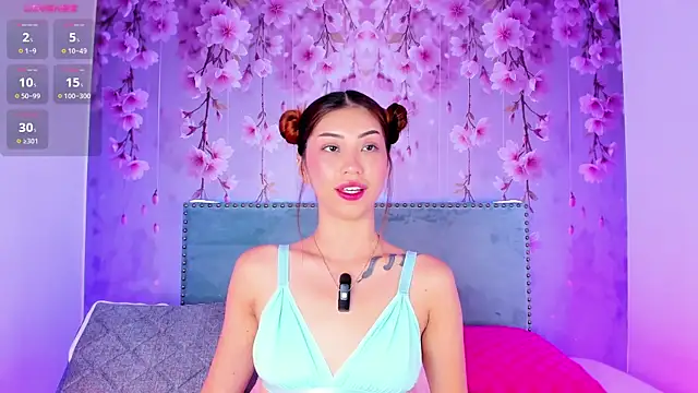 Lorrainee  online show from October 2025 06:05:02 PM