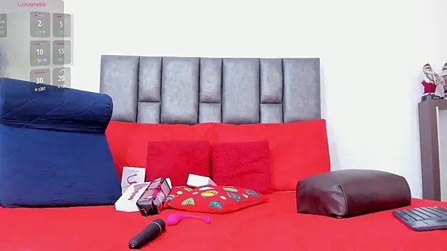 miaroberts69 online show from December 2025 08:38:02 PM