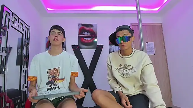 Snapshot of TWINKS_FRIENDS chatting on October 2025 07:17:02 AM TWINKS FRIENDS online show from October 2025 07:17:02 AM