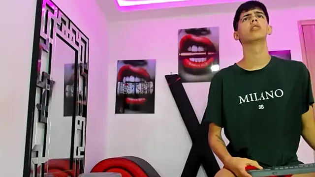 Snapshot of TWINKS_FRIENDS chatting on October 2025 07:20:02 AM TWINKS FRIENDS online show from October 2025 07:20:02 AM