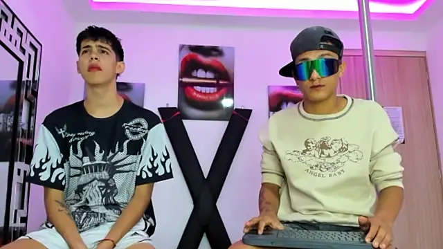 Snapshot of TWINKS_FRIENDS chatting on October 2025 07:19:02 AM TWINKS FRIENDS online show from October 2025 07:19:02 AM