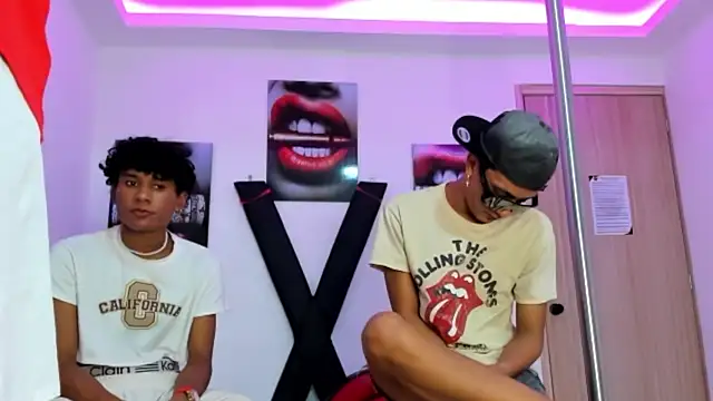 Snapshot of TWINKS_FRIENDS chatting on October 2025 07:27:01 AM TWINKS FRIENDS online show from October 2025 07:27:01 AM