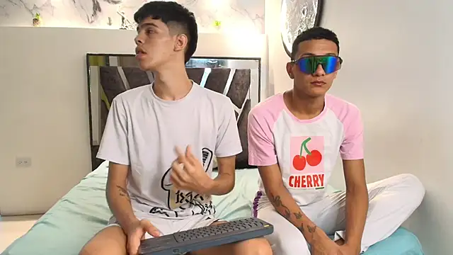 Snapshot of TWINKS_FRIENDS chatting on November 2025 07:31:01 AM TWINKS FRIENDS online show from November 2025 07:31:01 AM