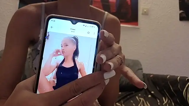 Snapshot of Oulola777 chatting on November 2025 06:29:01 PM Oulola777 online show from November 2025 06:29:01 PM