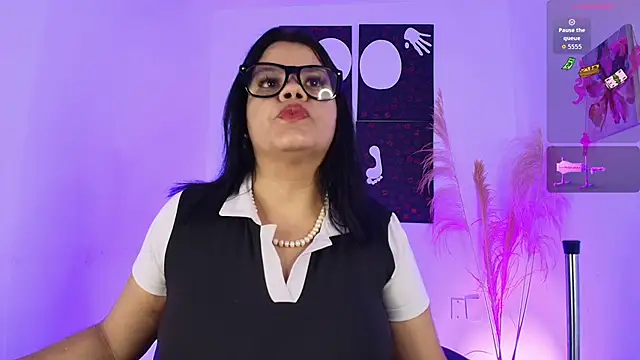 Iamlola  online show from October 2025 09:16:01 PM