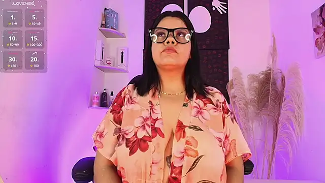 Iamlola  online show from November 2025 08:53:01 PM