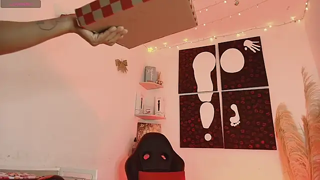 Iamlola  online show from January 2026 04:05:02 AM