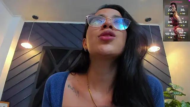 zoe martins  online show from October 2025 05:24:02 PM