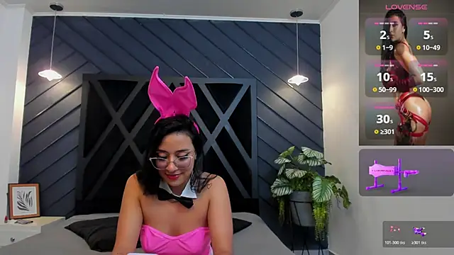 zoe martins  online show from October 2025 05:36:01 PM