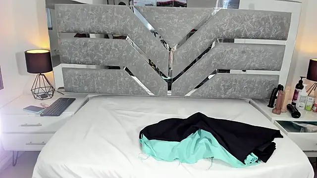 Karla-Lin online show from November 2025 12:40:02 PM