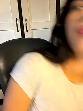 chicachocolate01 online show from November 2025 06:31:01 PM