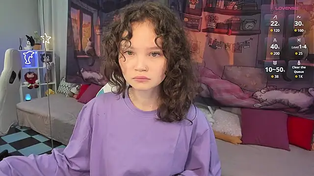 EmilyChaves online show from October 2025 06:03:01 PM