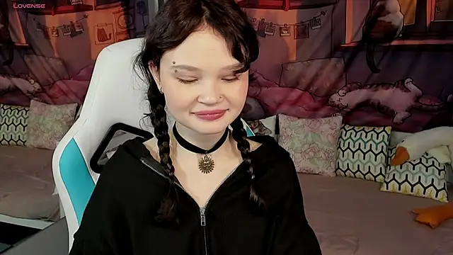 Snapshot of EmilyChaves chatting on April 2026 06:03:02 AM EmilyChaves online show from April 2026 06:03:02 AM