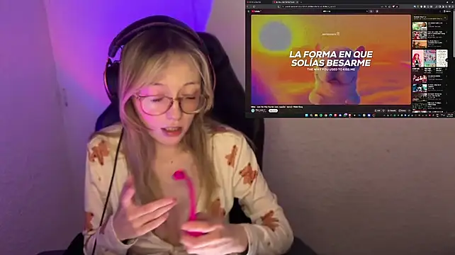 ReenKitty online show from April 2026 03:42:01 AM