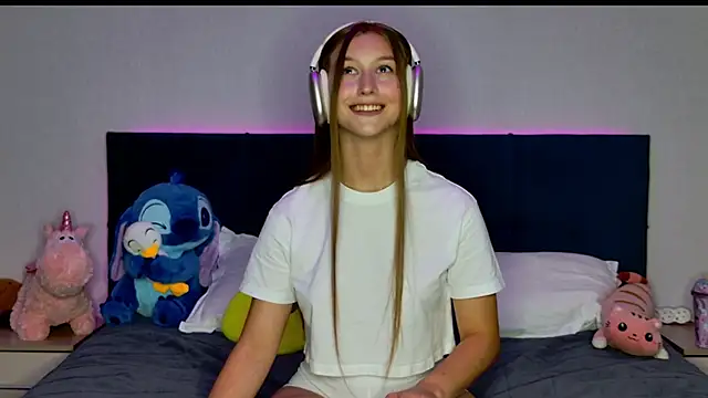 Snapshot of MissEmilyMiller chatting on September 2025 06:24:02 PM MissEmilyMiller online show from September 2025 06:24:02 PM