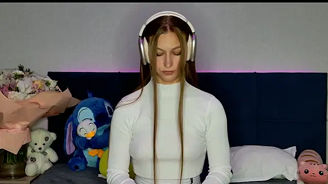 Snapshot of MissEmilyMiller chatting on October 2025 05:46:02 PM MissEmilyMiller online show from October 2025 05:46:02 PM