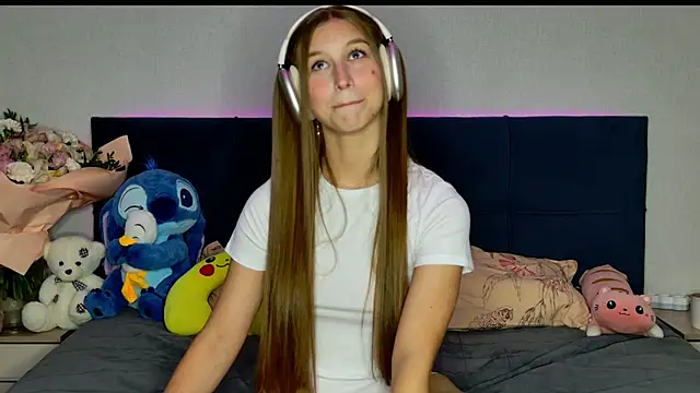 Snapshot of MissEmilyMiller chatting on October 2025 05:04:02 PM MissEmilyMiller online show from October 2025 05:04:02 PM